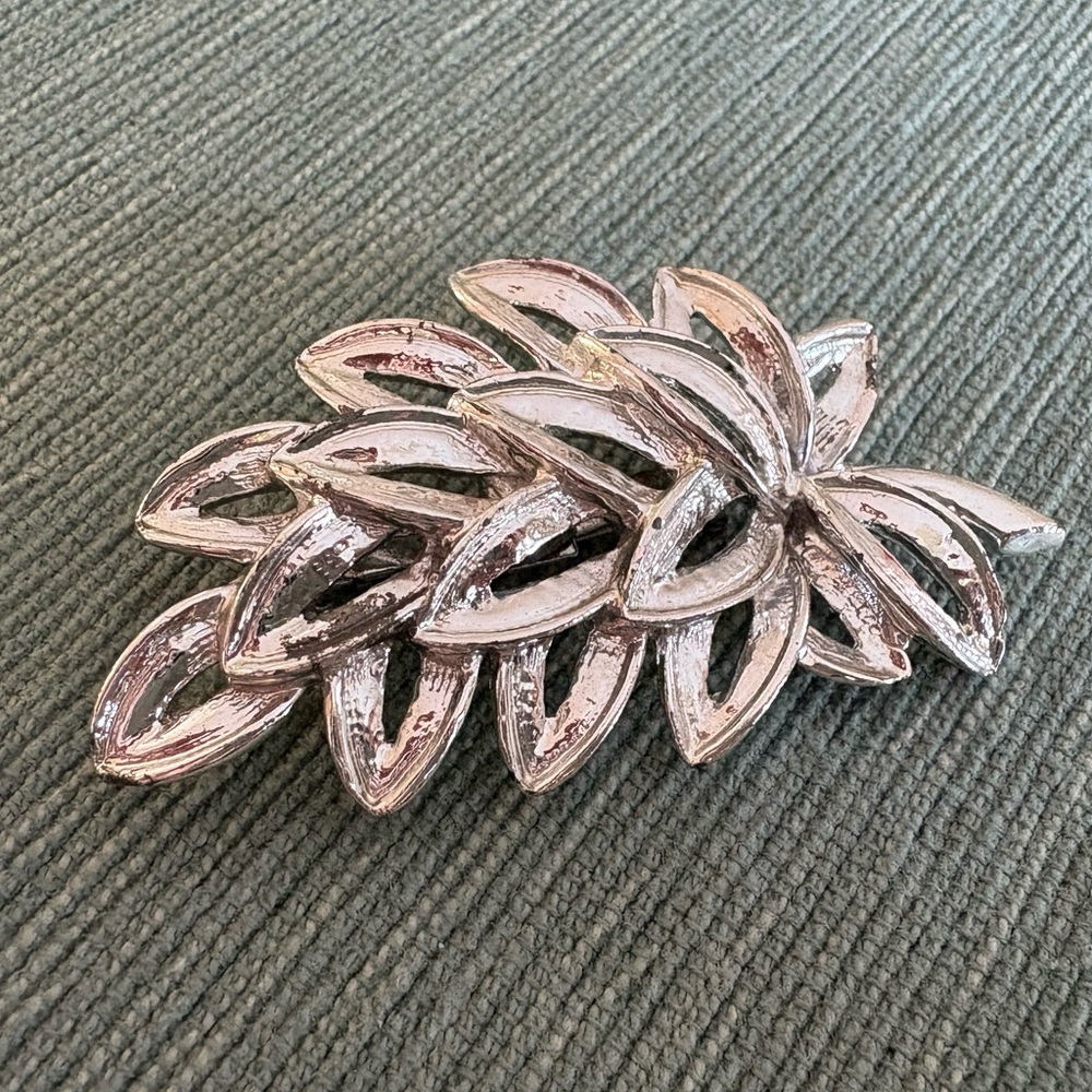 Silver Leaf Brooch Elegant Vintage 1970s 70s Bohemian Hippie Pin VTG